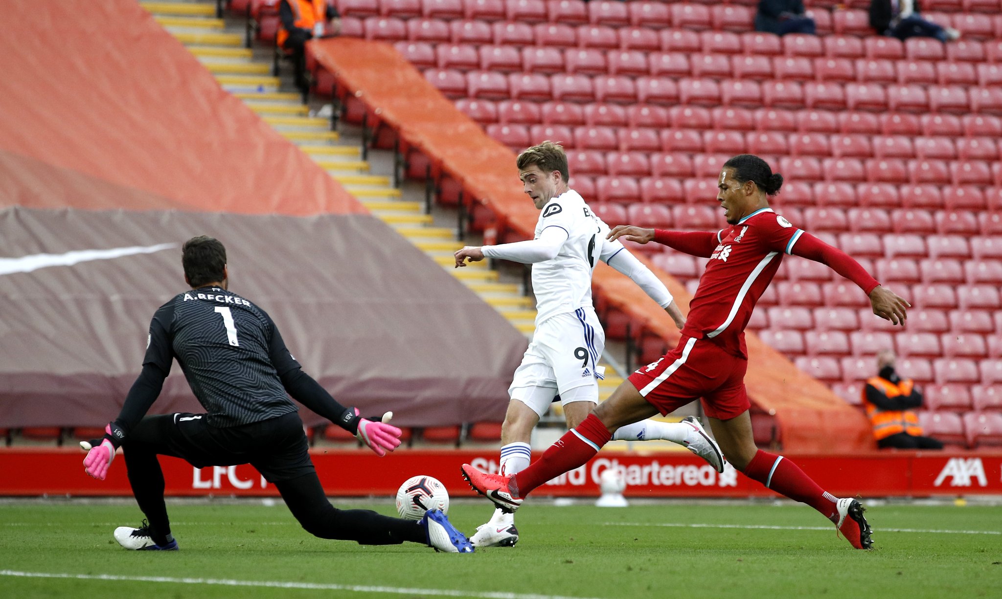 他就曾與華 他就曾與華